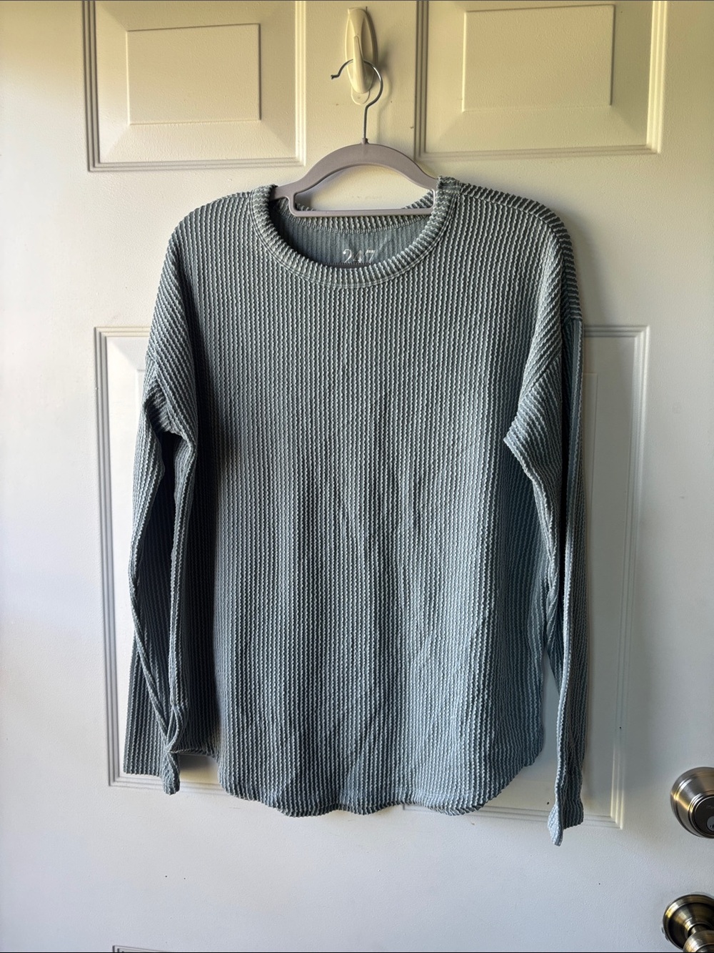 Woman  Long-Sleeve Thermal Waffle Knit Sweater - Light Gray
